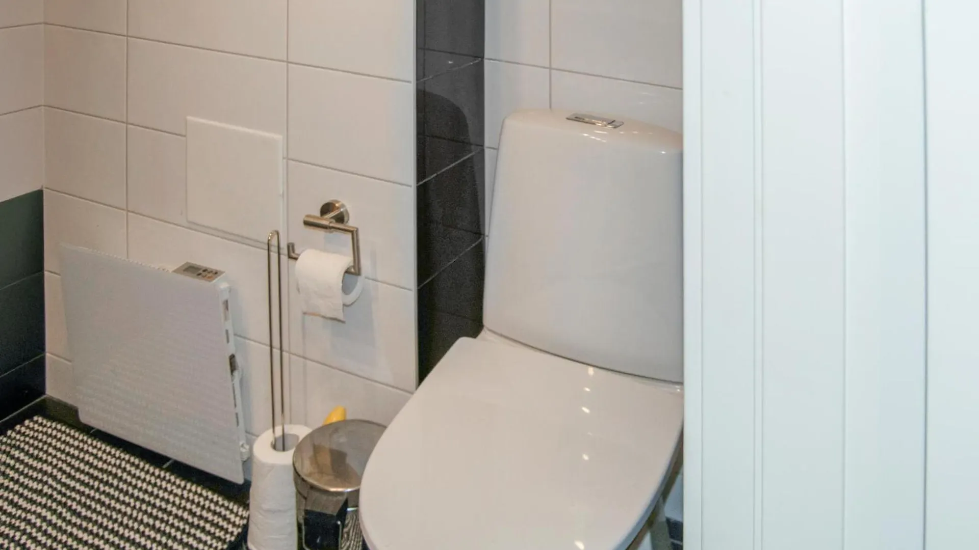 2 Bedroom Cozy Home In Skaerholmen Stockholm Sweden