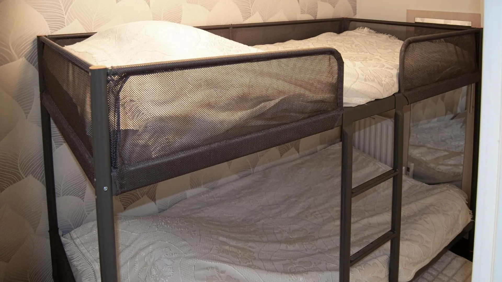 2 Bedroom Cozy Home In Skaerholmen Stokholm 0*,  İsveç